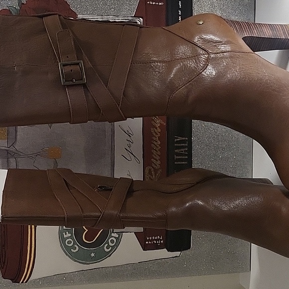 UGG Boots - Picture 1 of 4